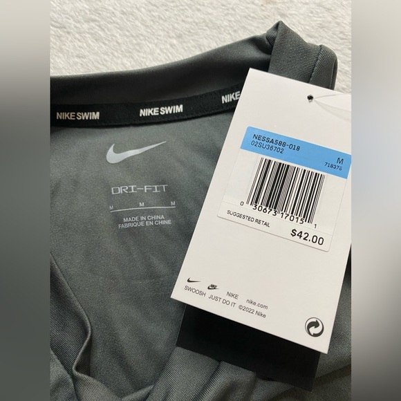 Nike SWIM DRI-FIT Men's M Short Sleeve Shirt Gray NWT $42 UPF 40+ - Picture 4 of 7
